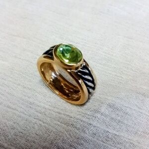 Elegant Gold and Green Gemstone Ring